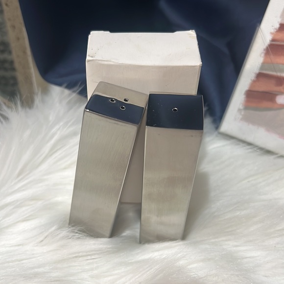 🩶American Metalcraft Salt and Pepper Shakers - Picture 7 of 10